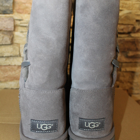 NIB UGG WOMEN'S CLASSIC SHORT CONSTANTINE SUEDE SHEARLING BOOTS - Picture 6 of 9